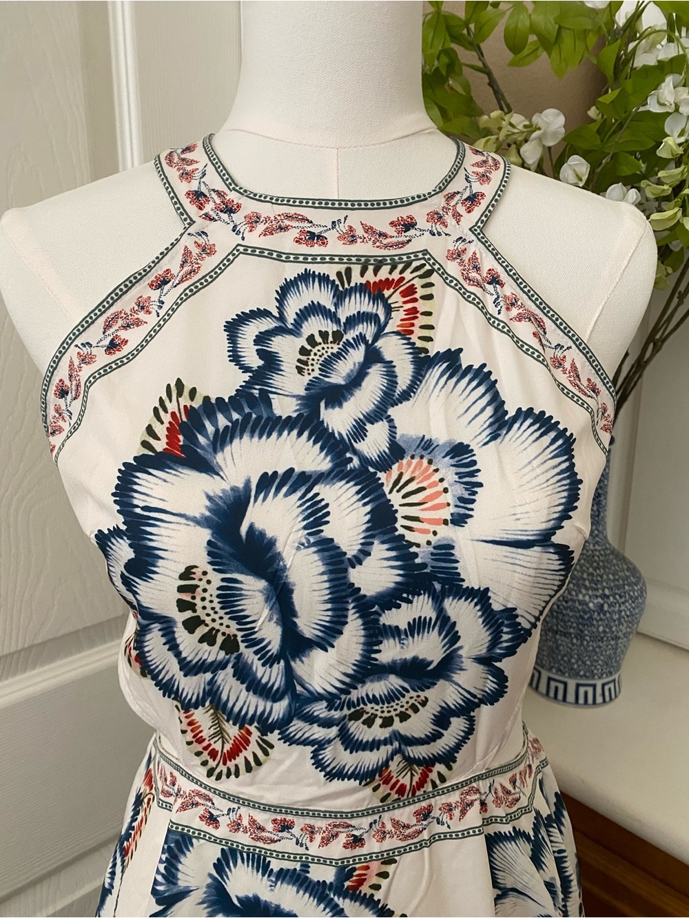 Commense - Floral Print Backless Dress - Picture 3 of 11